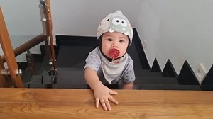 1.1M views · 10K reactions | Tiger mè nheo đòi mẹ leo cho bằng được gần 40 bậc thang mà không cần ba phụ giúp. #Colorman | Color Man | Facebook