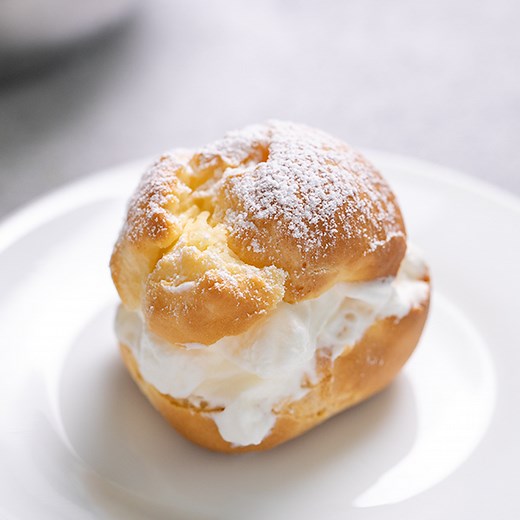 Gluten Free Choux Pastry, or pate a choux, is a simple but elegant French pastry made with a few basic gluten free flours, eggs, milk, butter, and a touch of salt. ⬇️⬇️⬇️⬇️⬇️ For full recipe details: https://glutenfreeonashoestring.com/gluten-free-choux-pastry/ Ingredients: unsalted butter whole milk kosher salt gluten free pastry flour blend eggs | Gluten Free on a Shoestring