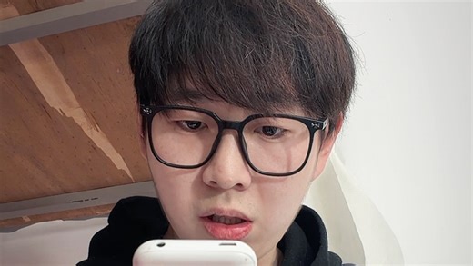 宿舍突然出现一部旧手机？