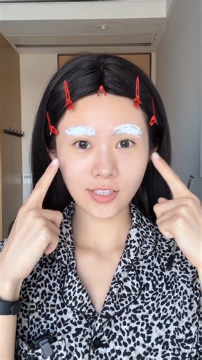 Immersive eyebrow bleaching