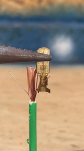 Veteran electrician reveals his flawless connector technique #wiretechnique #electriciansecrets #perfectconnection #USA | Do It YourSelf