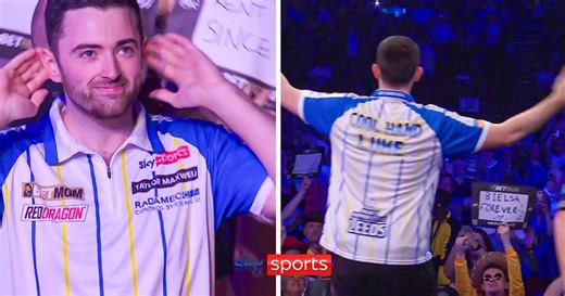 VIDEO: Luke Humphries changes walk-on song to Leeds United anthem