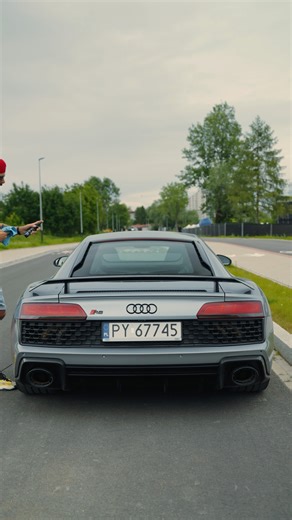 Zapomnij o ciągłym rozcieraniu smug na szybach i frustracji! Przetestuj ADBL Hybrid Glass! 🚀 Błyskawicznie czyści i zostawia szyby przejrzyste. Co więcej, tworzy hydrofobową barierę, która skutecznie odpycha wodę i brud. Deszcz? Plamy? To już nie Twój problem! Dodatkowo szyba staje się antystatyczna, co oznacza mniej kurzu na dłużej. 🤩 __________ ADBL - szukaj w najlepszych sklepach detailingowych 🔍� | ADBL