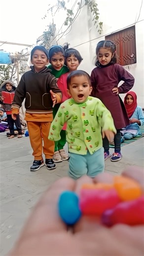 Lolly Challenge! 🍬 Who Grabs Their Treat Faster? 🤣😍 #shorts