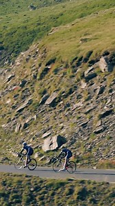 Entre Randonnées, Rafting, VTT, Escalade et plein d'autres activités Serre Chevalier Briançon est votre destination rêvée pour cet été 🤩 2 mois au coeur des géants rythmés par des événements sportifs, des fêtes culturelles et des animations qui émerveilleront petits et grands. 🔥 | Serre Chevalier Briançon