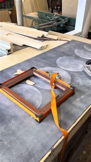 Easy Walnut Picture Frame with Biscuit Joiner