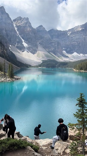 Moraine Lake Banff Canada — Moraine Lake scenic views travel