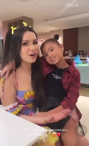 252K views · 10K reactions | Own! Uma mini-cacto, Brasil! 凉 Juliette finalmente conheceu Totoya, filha de Pocah. As colegas de #BBB21 curtiram juntas, na noite desta quarta (8), a festa junina organizada pela nossa “Girl From Rio”, Anitta! “Agora não desgruda mais de mim”, falou a campeã do reality, enquanto dava um abraço bem gostoso na lindinha Vitória. Olhem ela toda derretida com a Ju! Ninguém resiste a esse brilho! (: Reprodução/Instagram) | Hugo Gloss | Facebook