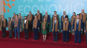 World leaders pose for 'class photo' at APEC summit