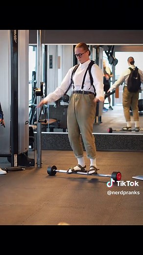 Gymnast Prank in Calisthenics Gym