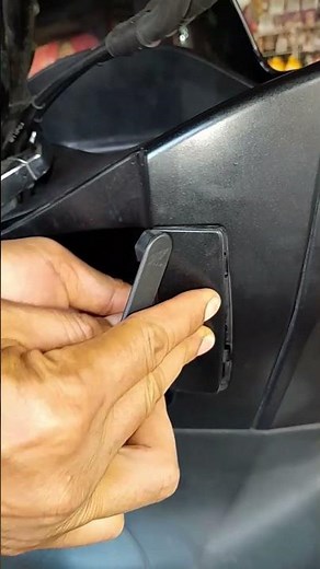 How to use the emergency key on a PCX 160 motorbike & keyless motorbike
