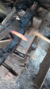 This is the process of making a Parang for cutting wood. ⚒️⚒️ #blacksmith #logging #machete" | Hendri Andu