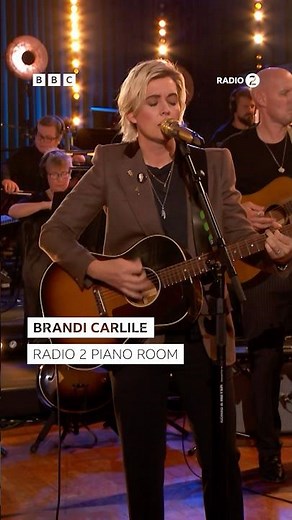 This is gorgeous ‪@BrandiCarlile‬ 🎹🧡 #R2PianoRoom #BrandiCarlile