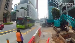 A Man Standing In The Middle Of The Road Was Run Over By A Bus