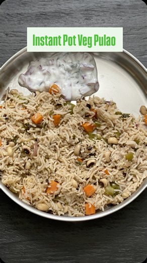 Quick and easy Instant Pot Pulao. I used veggie that I had in hand - capsicum 🫑 and carrots 🥕 along with black eyed peas. Just soak the beans for 15 mts and that’s more than enough. Here is the rough recipe. Sauté 1 tsp fennel seeds, 2-inch cinnamon, 3 cloves and cardamom, 2 bay leaves, 3 slit green chilies. Then add one medium sized onion and sauté. Then the mint and the veggies. Add salt to taste and garam masala (1 tsp) and 1.5 cups basmati rice and 2 cups of lite coconut milk. Water is fin