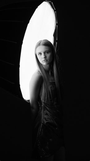 Brazzi Academy | Here, the 90 cm octabox becomes part of the image itself. Light isn’t just shaping the portrait — it is the scene. If you want to... | Instagram