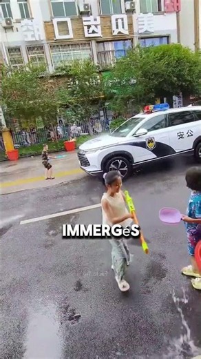 Even the police couldn't escape the colors of Holi 🚔😲