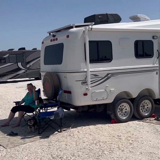 Magnolia beach free camping.