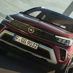 L'Opel Crossland est conçue pour faire face à toute situation du quotidien, ses motorisations à haute performance font preuve d'un dynamisme prêt à tout. Plus d'informations ici : https://bit.ly/3kQVxjU #Opel #OpelCrossland | Opel