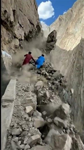Mountain Trail Suddenly Collapses — Hikers Swept Into the Abyss