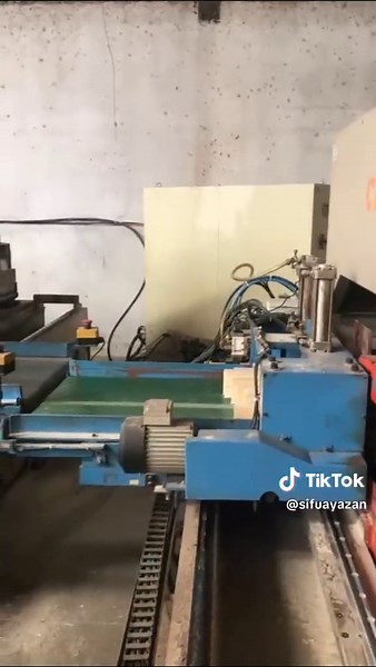 Wood Processing Machine in Action: Efficient Cutting