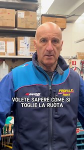 🔧 COME SMONTARE UNA RUOTA CON FRENI A DISCO E PERNO PASSANTE Avete bisogno di rimuovere la ruota della vostra bici ma non sapete da dove iniziare? Niente paura! In questo video vi mostro passo dopo passo come farlo in modo semplice e veloce. ✅ Consigli pratici 🔩 Procedura chiara ⏳ Pochi minuti e siete pronti a ripartire! 📌 Salvate il video per averlo sempre a portata di mano! #manutenzionebici i #cyclingtips #bicisaletti #castiglionedellapescaia #toscana #riparazioni #biciclettaelettrica #cic