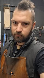 Saturday has begun! today we are restocking our steel roses! 💪🌹⚘️ #welder #fabrication #steelflowers #roses #handmade | Mando Metalsmith