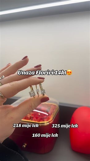 Argjendari Klodi on Instagram: "✨ Unazë Floriri 14kt ✨ Elegancë, shkëlqim dhe luks i vërtetë në një aksesor që flet vetë! E përkryer për përditshmëri ose raste të veçanta — një detaj që nuk kalon pa u vënë re 💛 ✅ Material: Florir i pastër 14kt 💎 Dizajn modern & delikat 🎁 Ideale për dhuratë speciale 📦 Porosit tani! 📱 WhatsApp: 0689061840 📍 Rr. Isuf Elezi, Kryqëzimi i Nesharakut – Tiranë #unaze #gold14k #floriri14kt #aksesorë #jewelry stil argjendariklodi"
