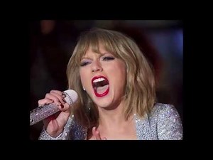 TAYLOR SWIFT WITH HER MOUTH OPEN