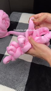 2.1M views · 53K reactions | Cómo hacer una bolsa crochet en menos de 1 hora ✨ el TUTORIAL más pedido  Link para el material (hilo tubo algodón) https://www.amazon.com/shop/valeria.villalobos.vc/list/1RYN11HA6PMI9?ref_=cm_sw_r_apin_aipsflist_aipsfvaleria.villalobos.vc_2BJV8DGSWYAY4KKTB37V | Valeria Villalobos | Facebook