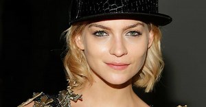 Modelo e DJ Leigh Lezark vem ao Brasil para assistir ao Elle Summer Preview