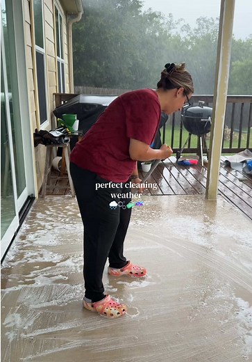 Deep cleaning in the rain: therapeutic clean with me
