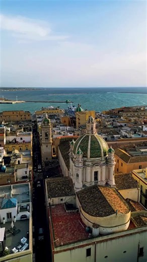 SOS FRON TRAPANI, SICILY 🇮🇹🆘️ Abbiamo 48 ore per salvare un sogno. Abbiamo inviato un messaggio ufficiale alle leggende che hanno reso questo sport immortale: @Stephen Curry , @Jordan Brand e @Mark Cuban . ​Trapani non è solo una città, ha una storia centenaria alle spalle ed una grande passione che non può affondare: la maglia granata🇱🇻 🦈🏀 ​COSA DEVI FARE: ​interagisci al massimo, rendiamolo virale🏀 ​Scriviamo la storia, insieme.🇱🇻 🇬🇧 We have 48 hours to save a dream. We've sent an 