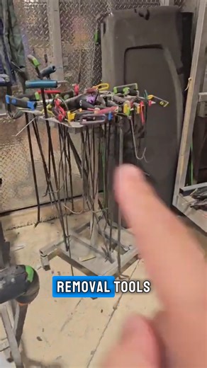 𝗖𝗮𝗹𝗹𝗶𝗻𝗴 𝗦𝗸𝗶𝗹𝗹𝗲𝗱 𝗞𝗮𝗯𝗮𝘆𝗮𝗻 𝘀𝗮 𝗔𝘂𝘁𝗼𝗺𝗼𝘁𝗶𝘃𝗲 𝗜𝗻𝗱𝘂𝘀𝘁𝗿𝘆 Biglaan tayong pinatawag ng isang Panel Beater workshop owner dito sa Queensland na naghahanap ng skilled PDR operators, panel beaters for rust restoration, at spray painters. May 9 na kabayan na silang kasama sa team. Baka ikaw na ang susunod, kabayan. #HereToServe | Globetech Australia