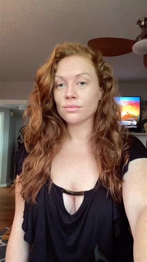 When people say I show too much cleavage... my body, my choice🤷🏼‍♀️🤷🏼‍♀️🤣 #gingerfever #redhead #ginger