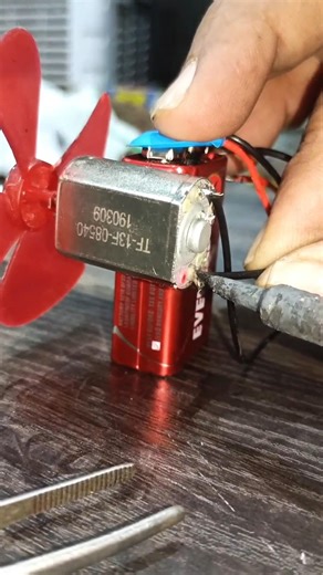 simple DC MOTOR FAN/ hw battery motor science project #experiment #dcmotor #trending #india #physics