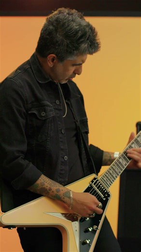 Epiphone Futura Flying V Custom demo–Epiphone Futura Series