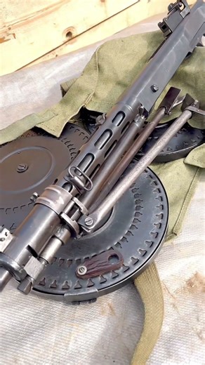 DP-27, Soviet WW2 machine gun with 47-round pan magazine .#WW2 #DP27 #History #WWII #Military #guns