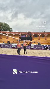 CONÓCELAS  ¡Conoce a las voleibolistas de playa de Norceca! Nombre: Heather Bansley. Edad: 36 años País: Canadá  Posición: Defensa lateral izquierda. Dupla actual: #SophieBukovec  Duplas anteriores: #SarahPavan , #BrandieWilkerson  Instagram: @heatherbansley. Heather ha sido nombrada en tres ocasiones como la mejor jugadora defensiva en Volleyball World.  Mónica Sanchez | Remontadas | Facebook