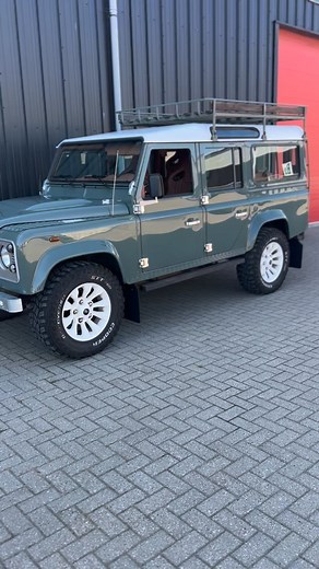 Throw back to this Keswick green 110 utility that was with us for a new interior #LUCARI #landrover #landroverdefender #keswickgreen | Lucari Solutions