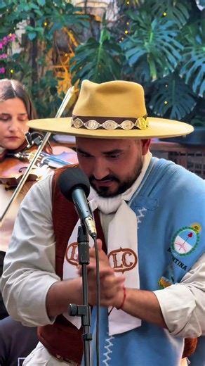 “Chacarera del Olvido” Entre miradas, recuerdos y emoción, sonó esta hermosa chacarera en nuestro encuentro en @Esto es ¡FA! . Música hecha con el corazón, compartida desde el alma. #lazarocaballero #folclorevivo #estoesfa #chacareradelolvido