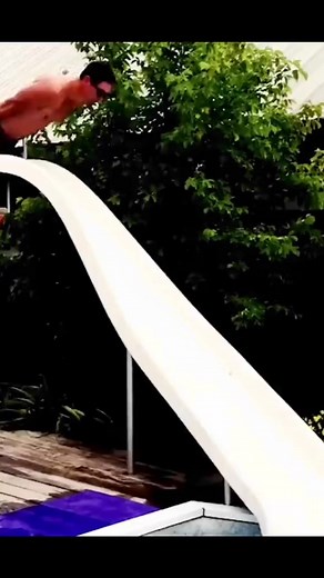 Try not to laugh #fail #fails #scared #jumpscare #funnyvideos #🤣🤣🤣 | Funny time