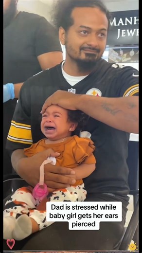 Dad’s heart aches watching his daughter go through her first ear piercing#ear #dad #fyp