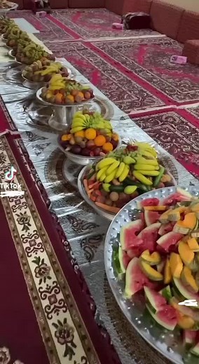 Vibrant Fruit Display Ideas for Indoor Settings