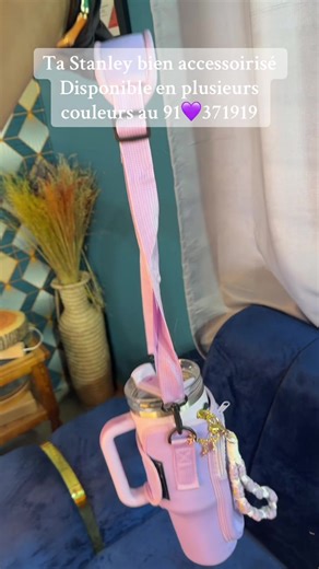 « Tu veux une gourde… ou tu veux *ta* gourde ? Celle qui porte ton nom, tes couleurs, ton style ? Avec strass, perles, breloques, ou juste un petit mot doux, ta Stanley Cup devient ton accessoire préféré. C’est plus qu’une bouteille… c’est un statement ! Et le meilleur ? Elle garde tes boissons fraîches ou chaudes pendant des heures. Alors, tu la veux comment ta Stanley ? Dis-le en commentaire ! » #StanleyCupPersonnalisée #MonStyleMaGourde #HydratationAvecClasse #CadeauStylé #TendanceTikTok2026