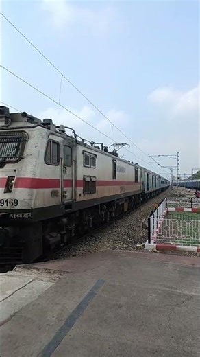 WAP 7 Hauling at flat 120 Kmph 🔥🔥 Malda - Howrah Intercity Express