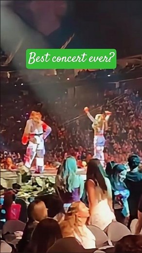 Kylie and Malia Perform "Space Between" Live in Las Vegas #descendants