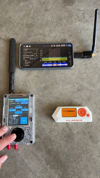 HackRF Portapack H4M vs Flipper Zero jammer apps