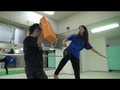 ハイキックしまくる美女、青野楓 / High Kick Beauty Kaede Aono