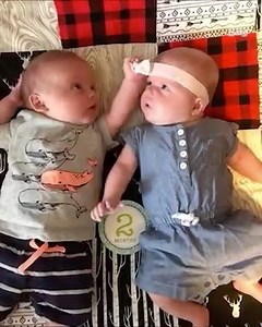 Do twins have telepathic powers? 👦👦 | Kids Say